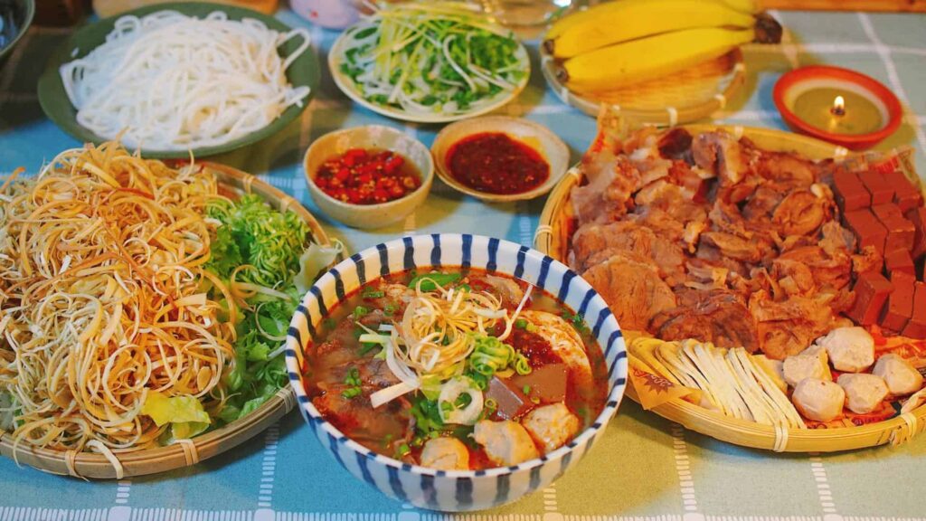 Cách nấu bún bò Huế chuẩn vị, đơn giản tại nhà 2