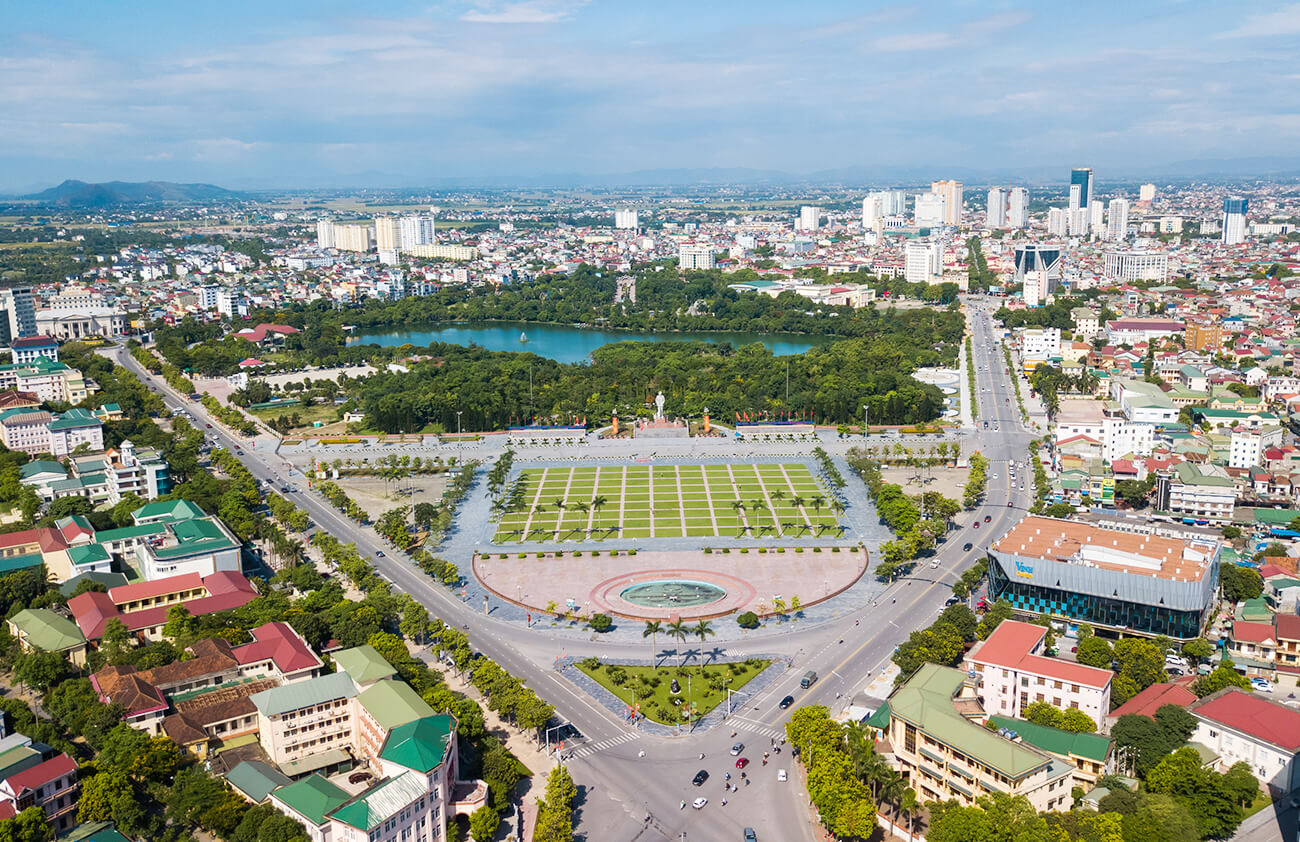 kinh-nghiem-kham-pha-quang-truong-ho-chi-minh-moi-nhat-2024-anh5