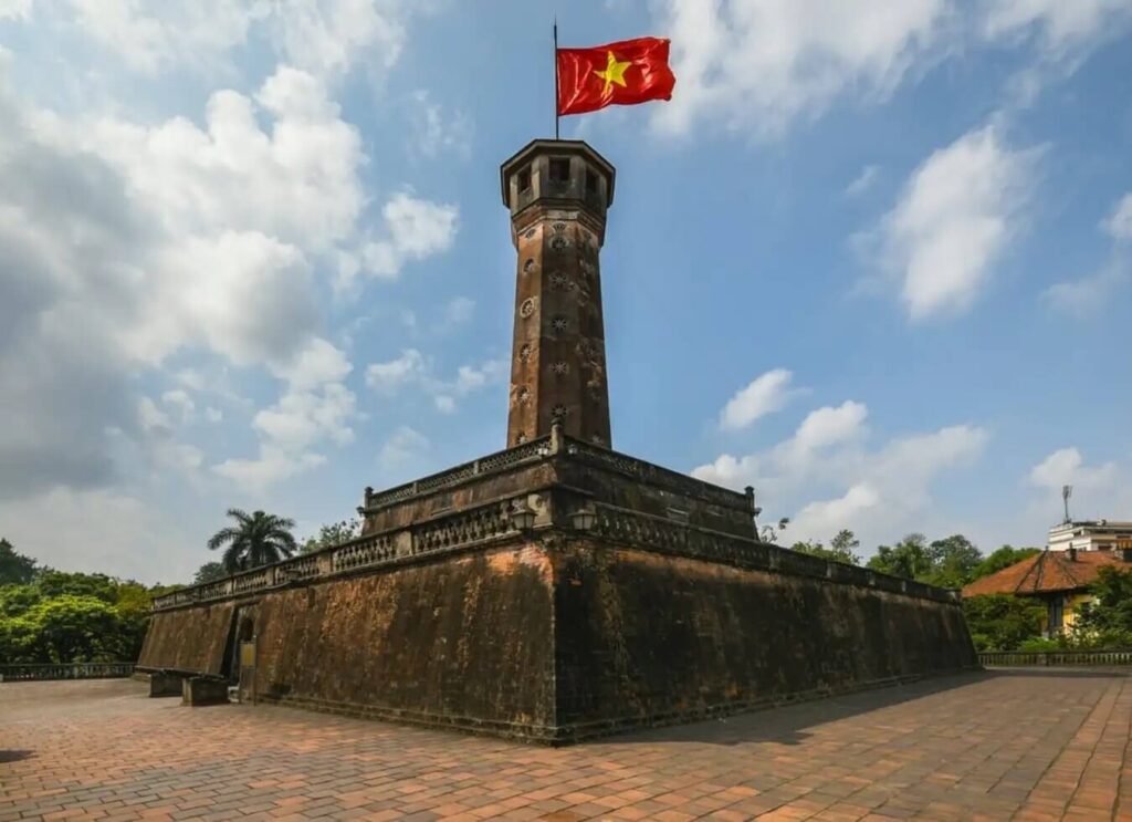 tron-bo-kinh-nghiem-vi-vu-cot-co-ha-noi-moi-nhat-2024-anh2